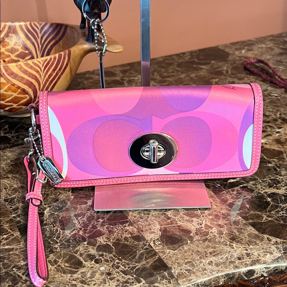 Coach Pink Scarf Print Zoe Signature Turn-Lock Wristlet EUC - Picture 2 of 16